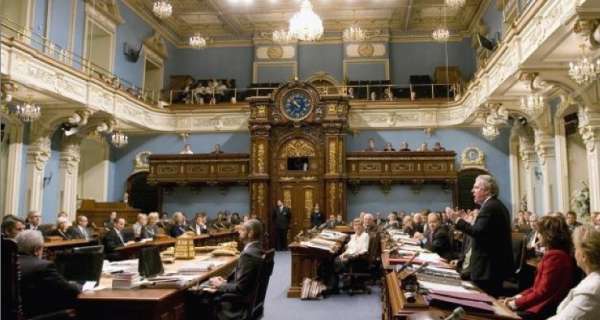 Une centaine de jeunes réunis à l'Assemblée nationale du Québec pour débattre d'enjeux de société