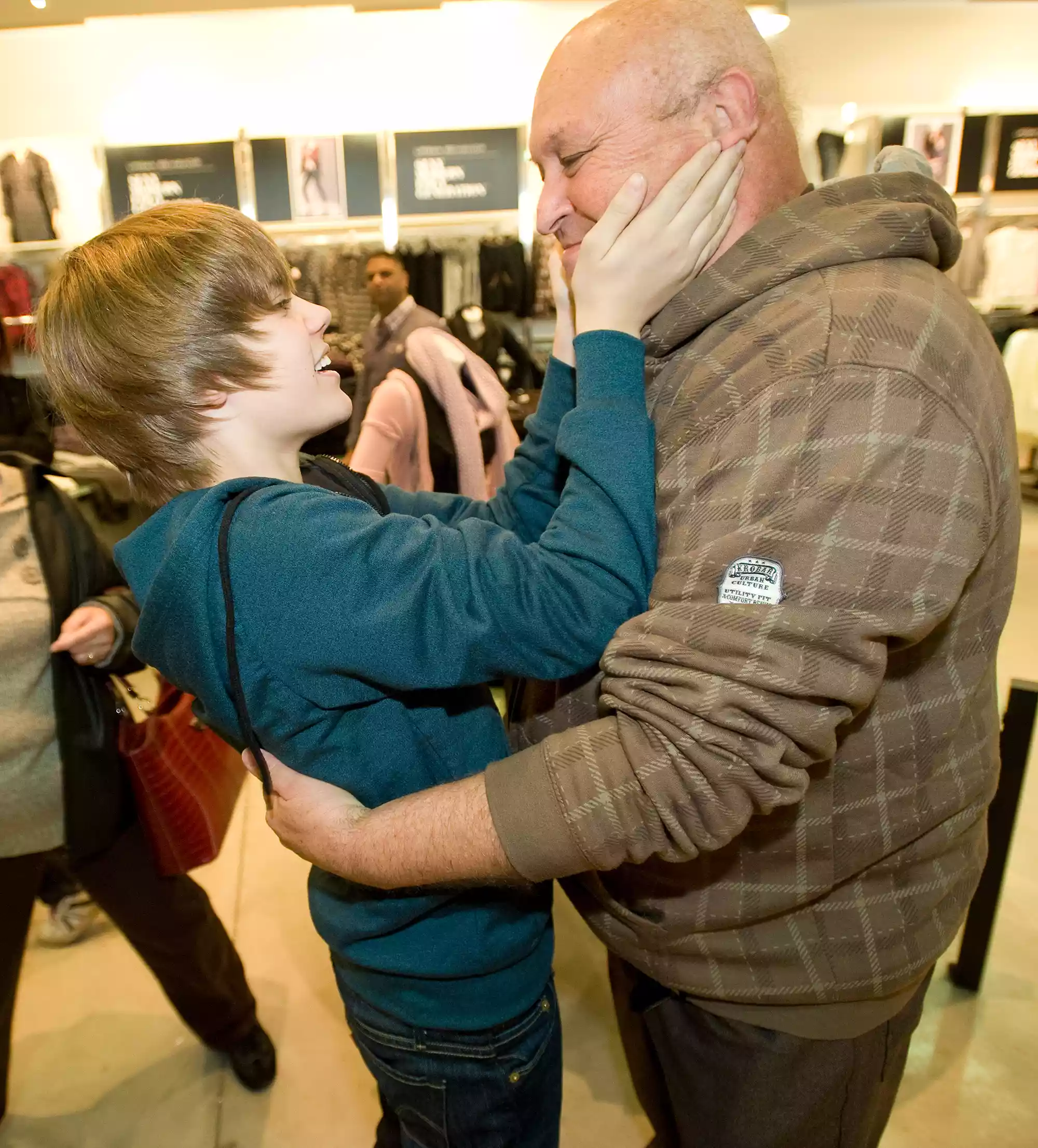 Justin Bieber en deuil de son grand-père Bruce Dale Justin Bieber en deuil de son grand-père Bruce Dale