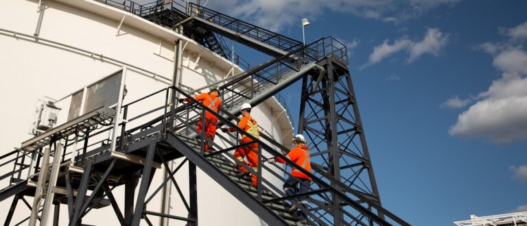 Carney interpellé : l’industrie de l’énergie réclame un plan ambitieux