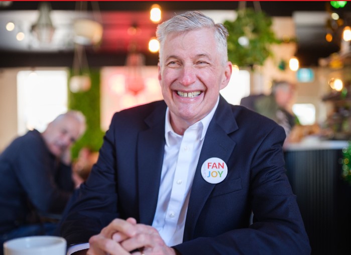 Bruce Fanjoy, ce parfait inconnu qui a terrassé Poilievre Bruce Fanjoy, ce parfait inconnu qui a terrassé Poilievre