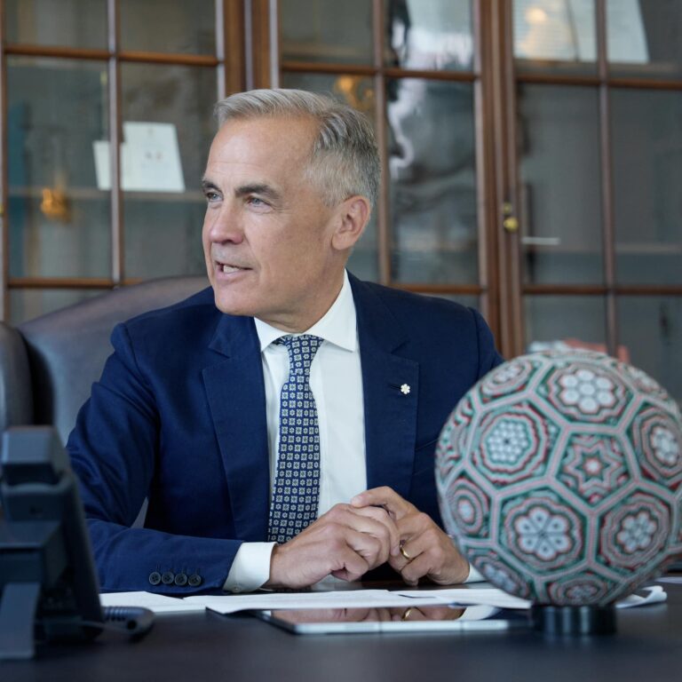 Face à Trump, Carney promet résilience et relance