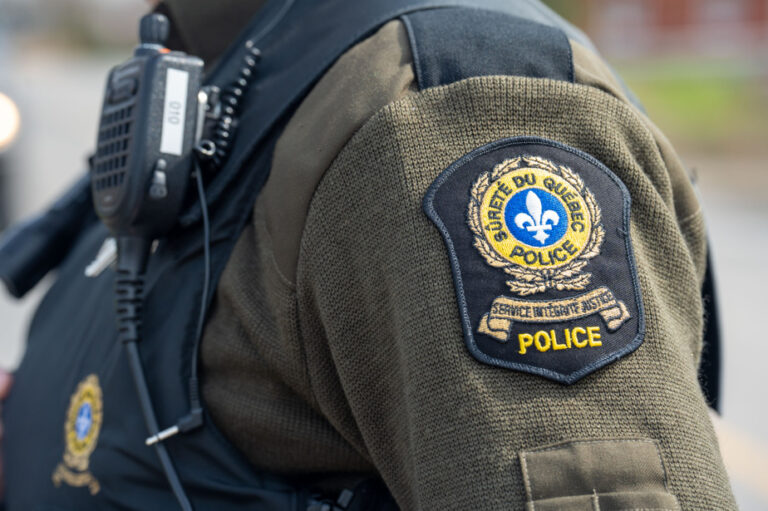 Drame de Noël à Saint-Zénon : un tracteur sombre dans un lac, deux morts