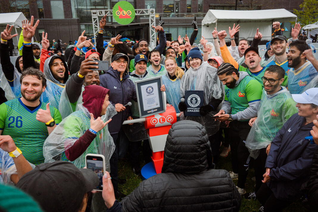 Ontario : OLG décroche un record Guinness avec un match géant de soccer sur table humain Ontario : OLG décroche un record Guinness avec un match géant de soccer sur table humain