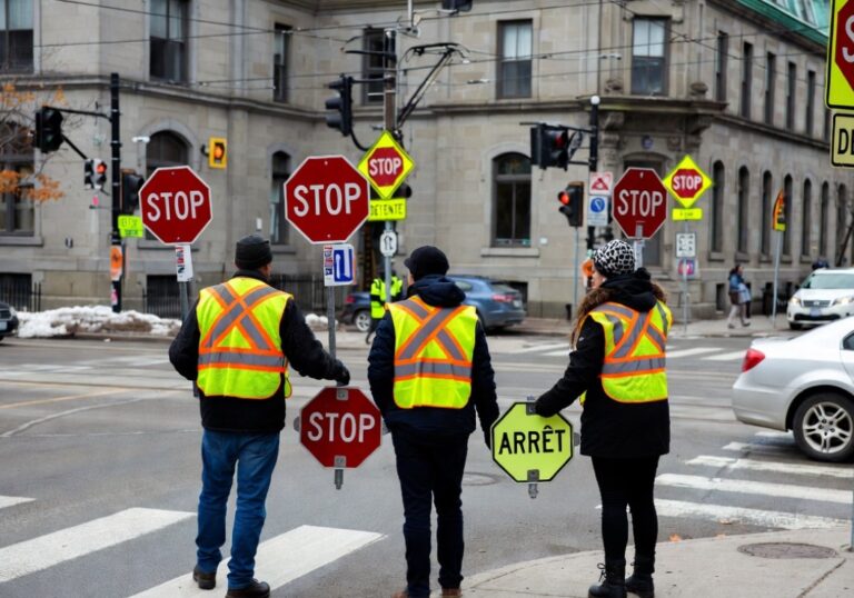 La ville de Montréal conclut une entente de principe avec les brigadiers scolaires