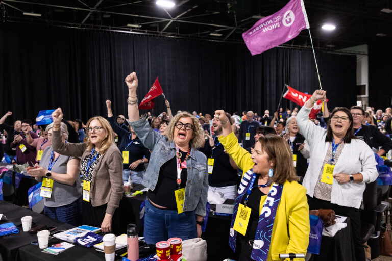 « Rien sur nous sans nous » : les syndicats canadiens lancent une offensive contre la haine et le racisme