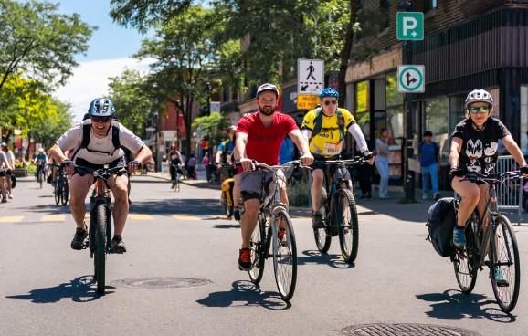 Des milliers de cyclistes envahiront les rues de Montréal ce week-end Des milliers de cyclistes envahiront les rues de Montréal ce week-end
