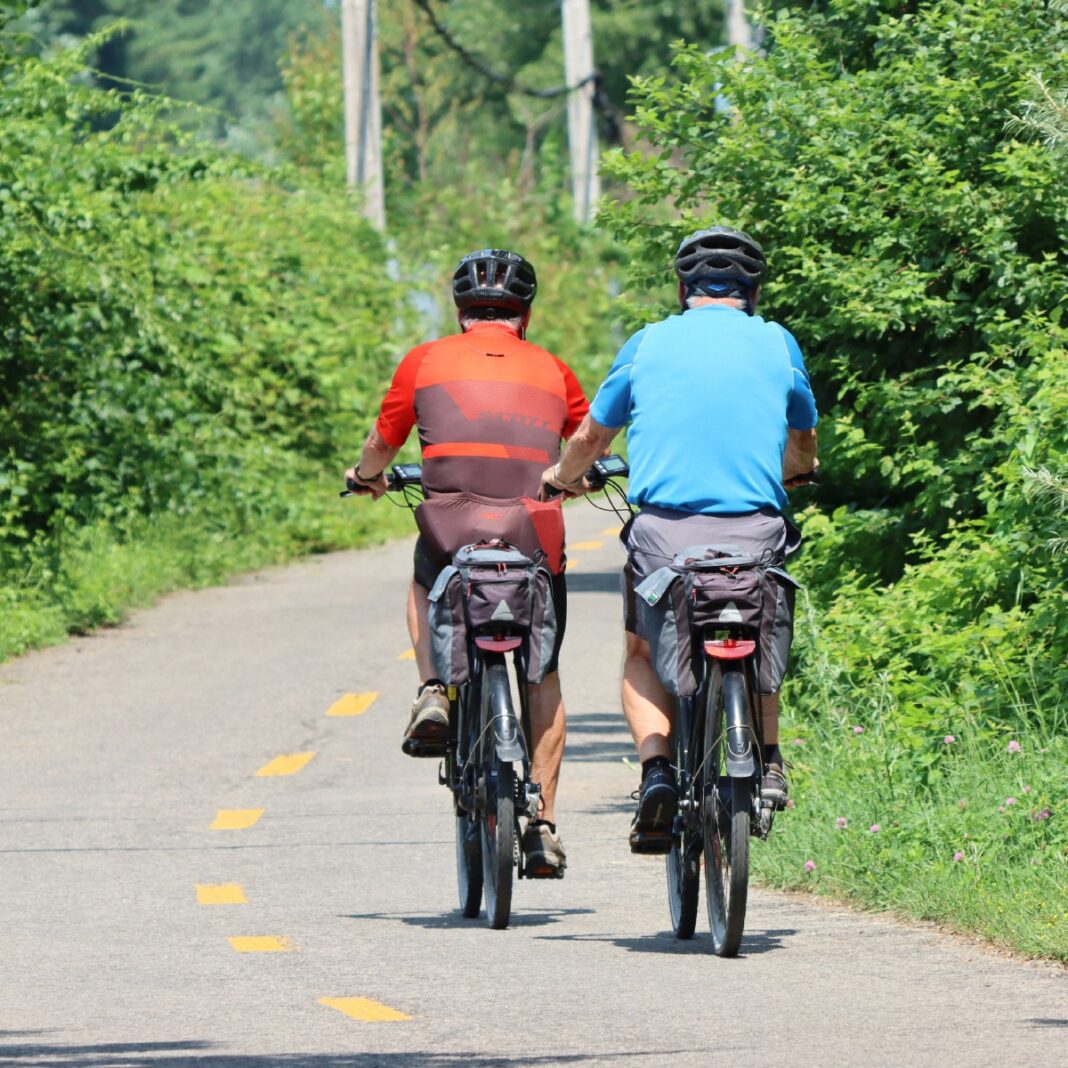 Des maires du Québec pédalent 342 km pour promouvoir la mobilité durable Des maires du Québec pédalent 342 km pour promouvoir la mobilité durable