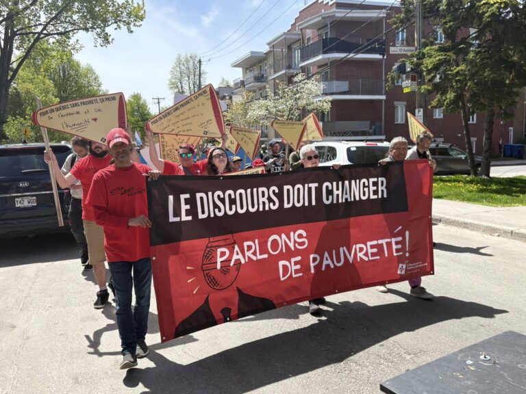Québec : des groupes sociaux pressent les partis d’agir contre la pauvreté avant les élections