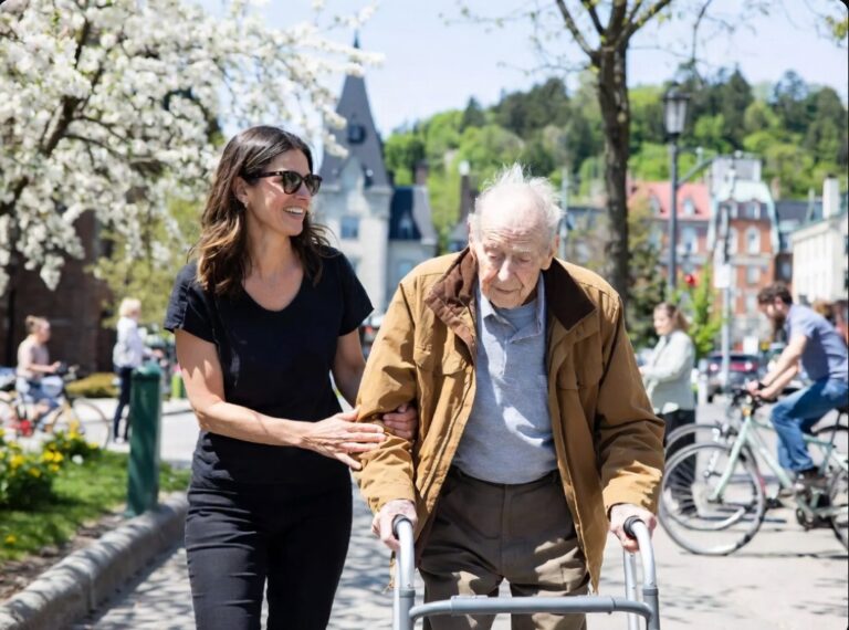 « Avec toi » : une série documentaire brise le silence sur les proches aidants au Québec