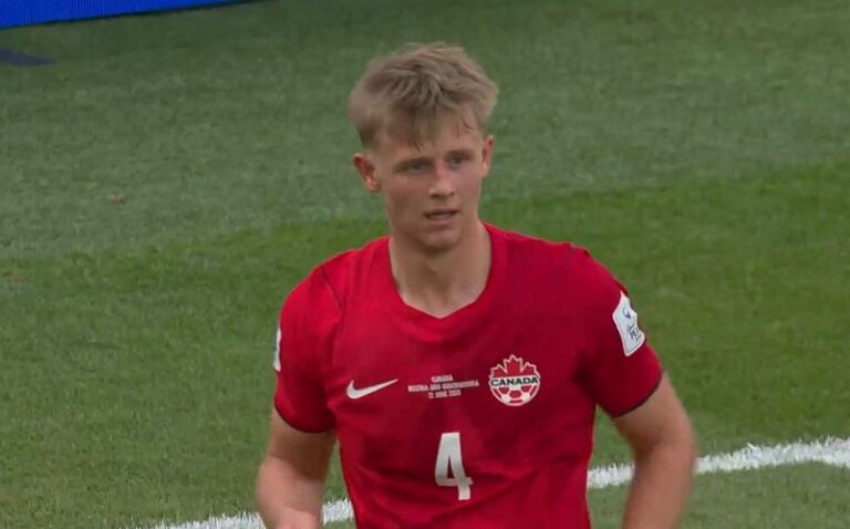 Luc de Fougerolles, le défenseur qui révisait la psychologie avant de jouer le Mondial pour le Canada