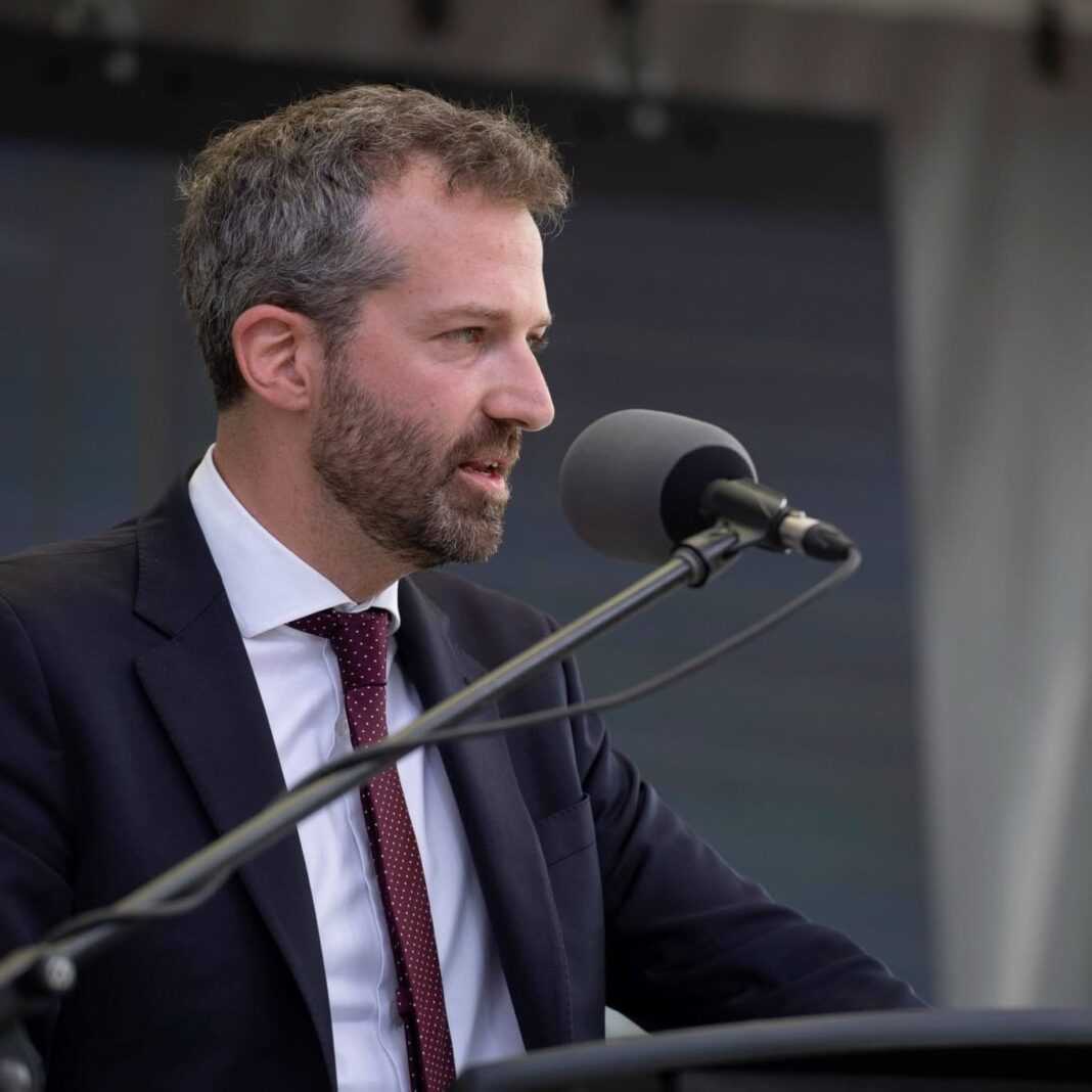 Le Canada et la France concluent un accord sur l’échange de renseignements classifiés Le Canada et la France concluent un accord sur l’échange de renseignements classifiés