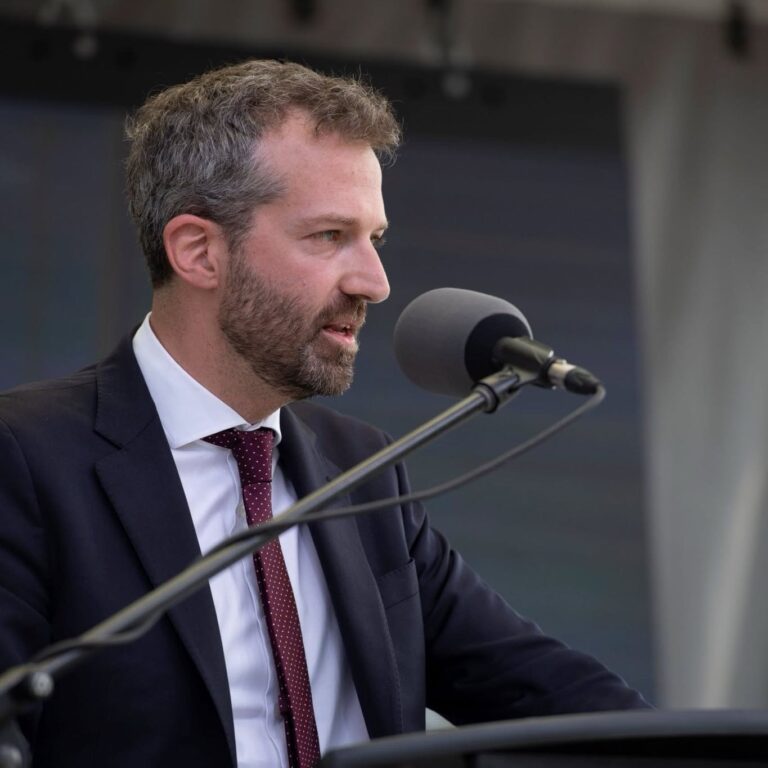 Le Canada et la France concluent un accord sur l&rsquo;échange de renseignements classifiés