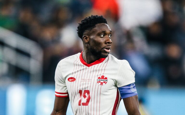 Mondial 2026 : né dans un camp de réfugiés, Alphonso Davies devient le visage du Canada