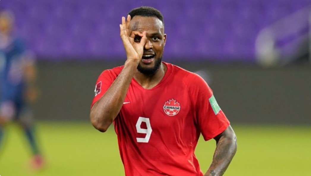 Cyle Larin : ce redoutable buteur canadien mange du shawarma avant les matchs Cyle Larin : ce redoutable buteur canadien mange du shawarma avant les matchs