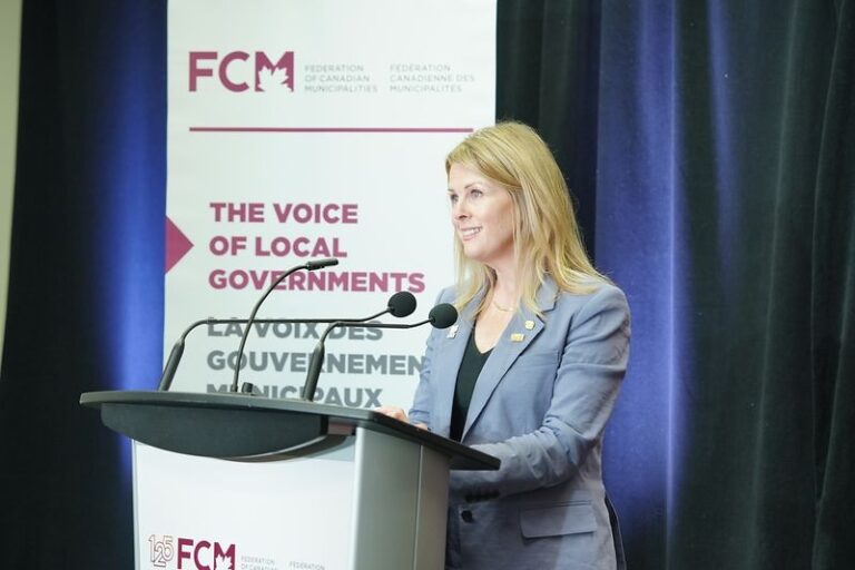 La FCM crée une équipe spéciale défense pour mobiliser les infrastructures locales