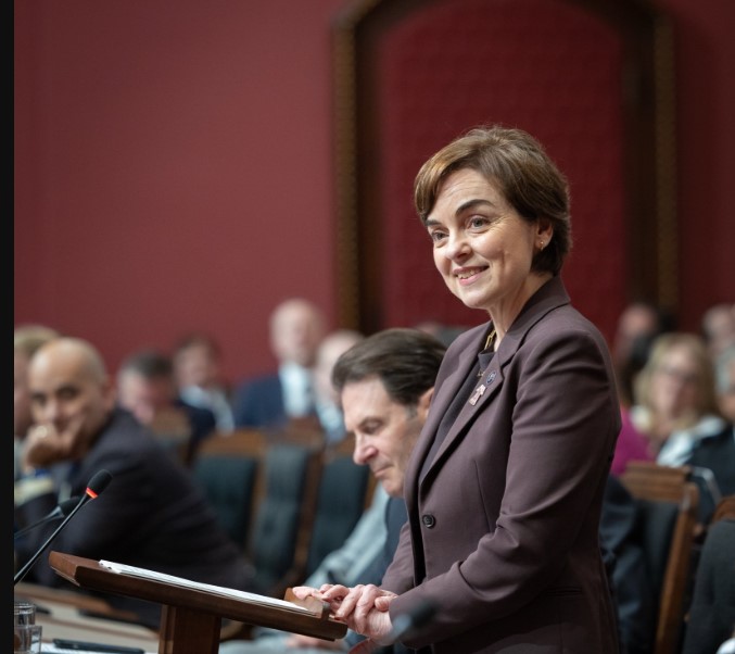 Québec rouvre le PEQ : des milliers de travailleurs et diplômés retrouvent une voie vers la résidence permanente Québec rouvre le PEQ : des milliers de travailleurs et diplômés retrouvent une voie vers la résidence permanente