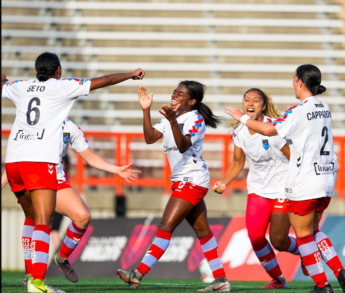 Les Roses de Montréal enchaînent un troisième succès et consolident leur place au classement Les Roses de Montréal enchaînent un troisième succès et consolident leur place au classement
