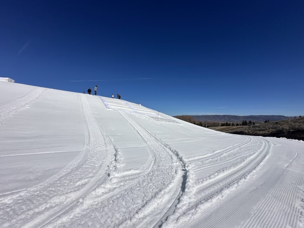 Une technologie finlandaise de stockage de la neige séduit de plus en plus de stations de ski nord-américaines Une technologie finlandaise de stockage de la neige séduit de plus en plus de stations de ski nord-américaines