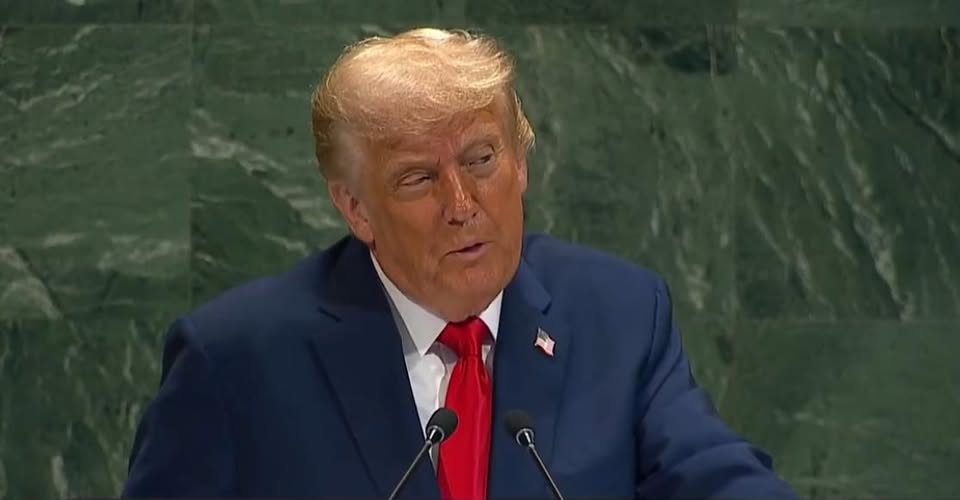 Trump s’en prend directement au patron de l’IA derrière Claude : « Aucun garde-fou nécessaire » Trump s’en prend directement au patron de l’IA derrière Claude : « Aucun garde-fou nécessaire »
