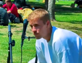 Justin Bieber surprend Los Angeles avec un concert improvisé dans un parc Justin Bieber surprend Los Angeles avec un concert improvisé dans un parc