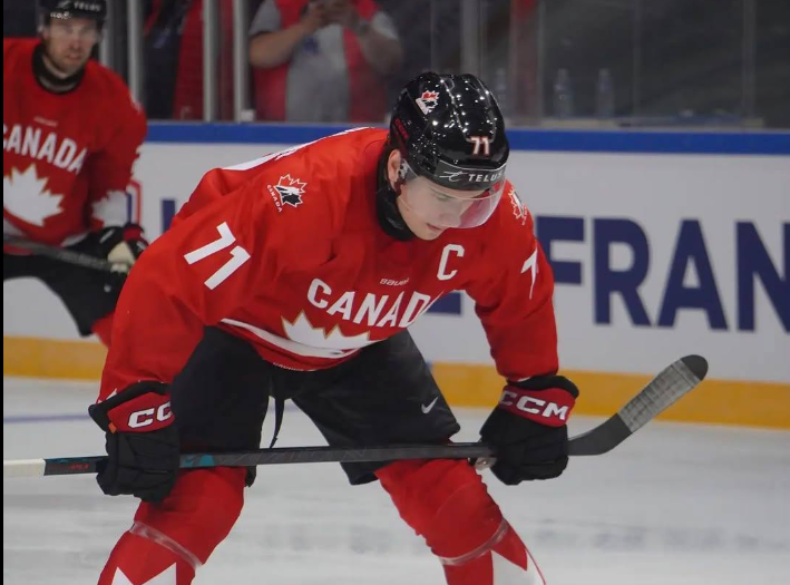 Macklin Celebrini est devenu le plus jeune joueur de la LNH à disputer des Jeux olympiques Macklin Celebrini est devenu le plus jeune joueur de la LNH à disputer des Jeux olympiques