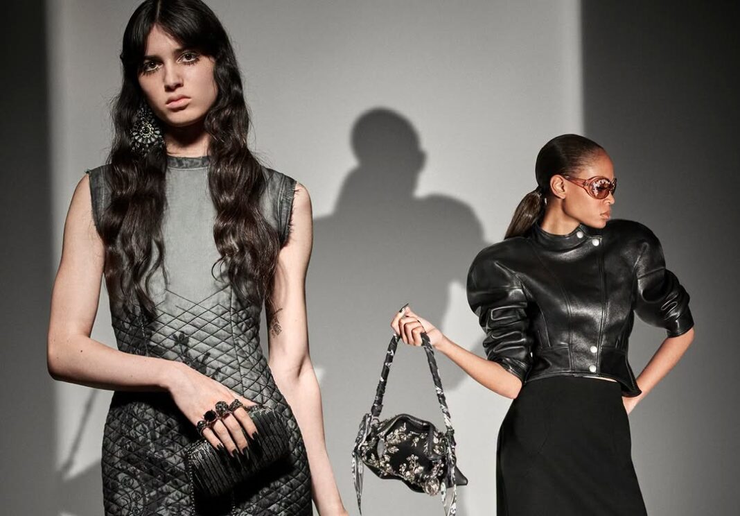 Mode : McQueen rentre à la maison, les livraisons de septembre frappent le mur tarifaire Mode : McQueen rentre à la maison, les livraisons de septembre frappent le mur tarifaire