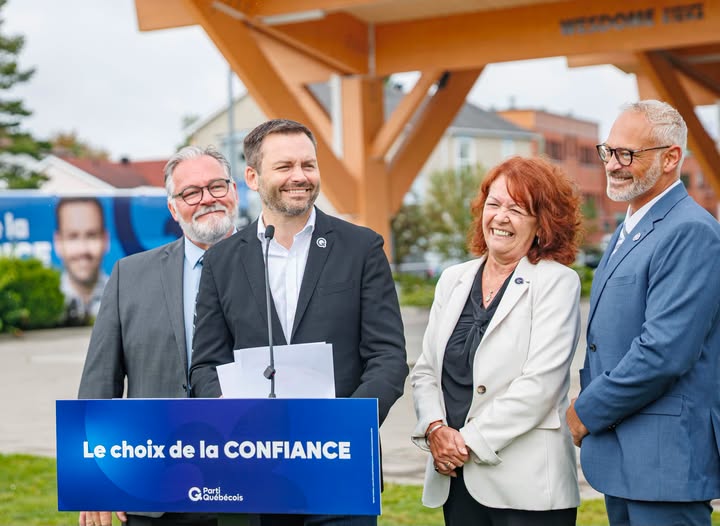 Paul St-Pierre Plamondon promet un gel salarial pour les élus, puis se fait attaquer sur le mot « référendum » Paul St-Pierre Plamondon promet un gel salarial pour les élus, puis se fait attaquer sur le mot « référendum »