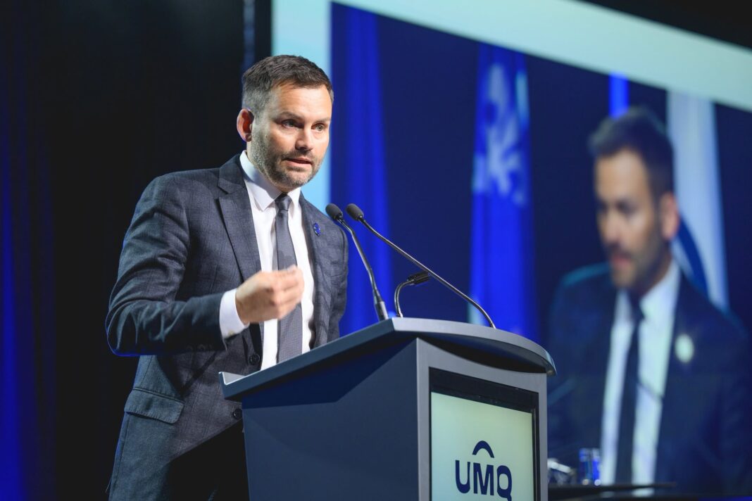 Devant les maires du Québec, Paul St-Pierre Plamondon chiffre l’itinérance en objectif de mandat Devant les maires du Québec, Paul St-Pierre Plamondon chiffre l’itinérance en objectif de mandat
