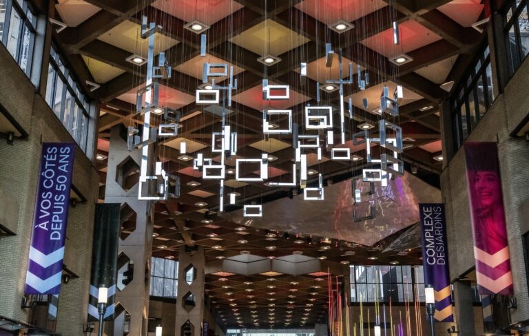 Yann Pocreau dévoile une installation lumineuse permanente au Complexe Desjardins