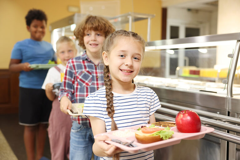 Alimentation scolaire au Canada : un rapport réclame au moins 5 $ par élève et par jour