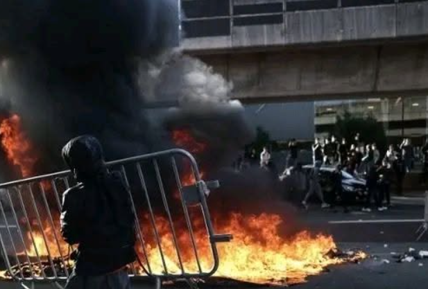 France : les lycées bloqués, la colère change d’échelle France : les lycées bloqués, la colère change d’échelle