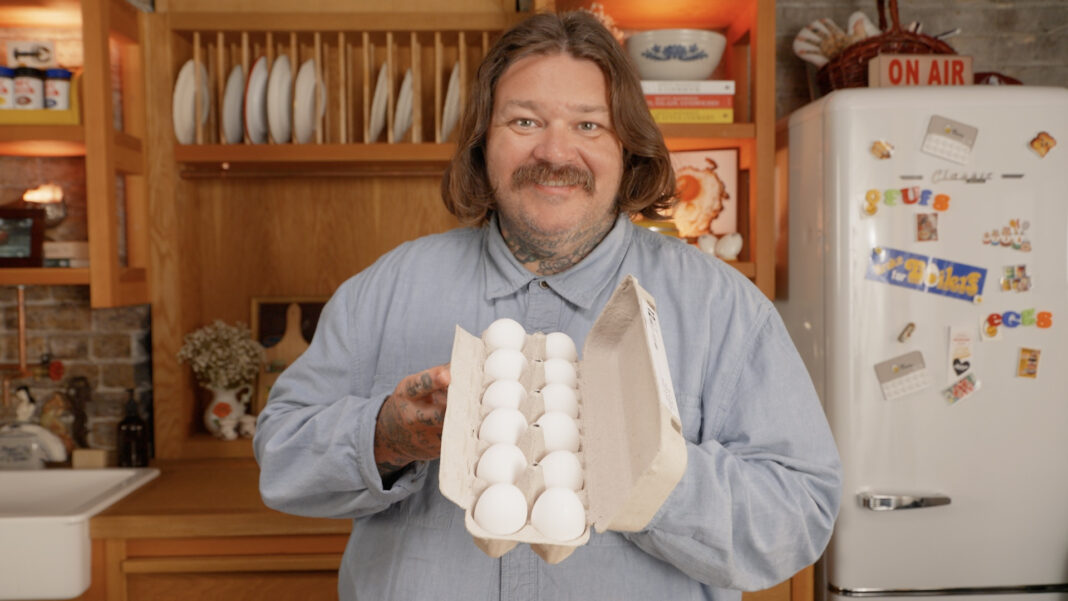 Le chef Matty Matheson met les œufs à l’honneur dans une nouvelle campagne Le chef Matty Matheson met les œufs à l’honneur dans une nouvelle campagne